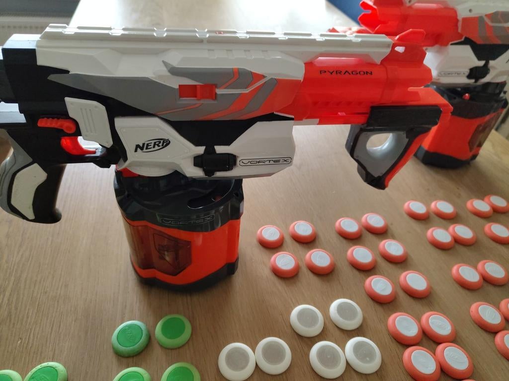 2 Nerf Vortex Pyragon Blasters met 100 Schijfjes, Ophalen of Verzenden