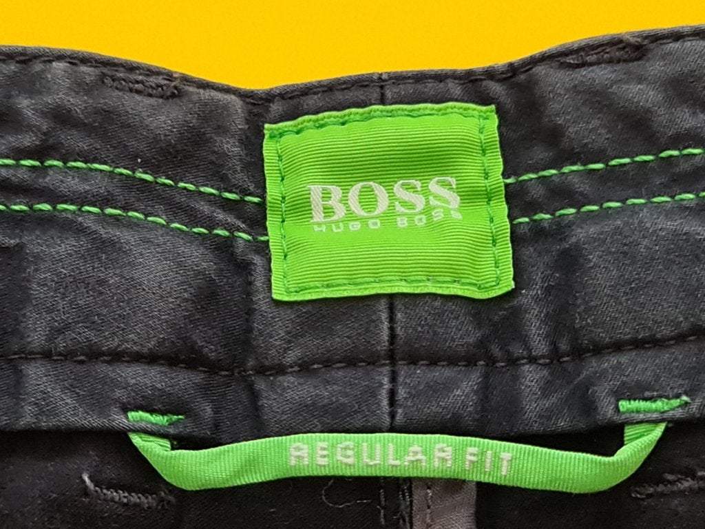 Nieuw Hugo Boss korte broek met blauwe kleur maat 54, Kleding | Heren, Maat 52/54 (L), Nieuw, Hugo Boss, Verzenden