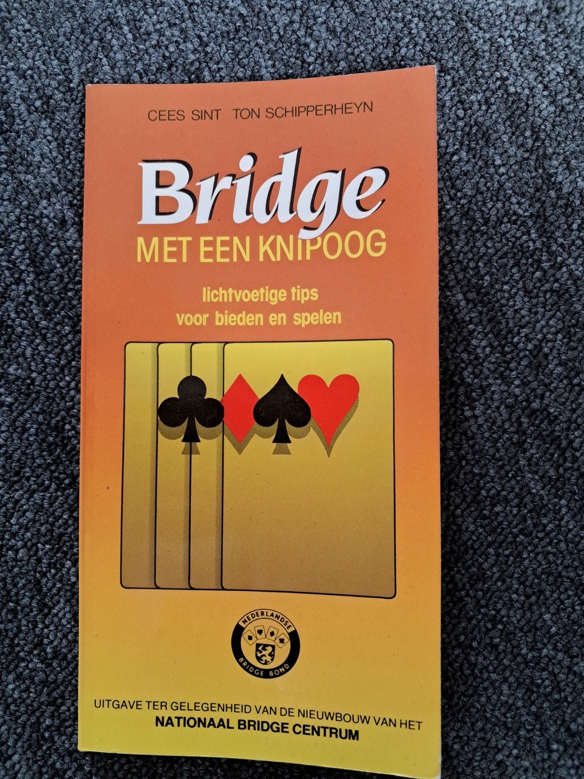 Bridge met een knipoog - Tips voor bieden en spelen, Ophalen of Verzenden, Zo goed als nieuw, Cees Sint, Ton Schipperheyn, Folder