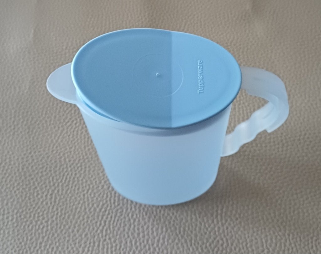 Melk kannetje Tupperware 300 ml Blauw Melkkannetje ( Jola ), Blauw, 300 ml, Beker of Kan, Ophalen of Verzenden