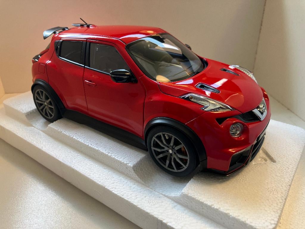 Nissan Juke-R  2.0 van 2016  rood  1/18 AUTOart, Ophalen of Verzenden, Nieuw, Auto, Autoart