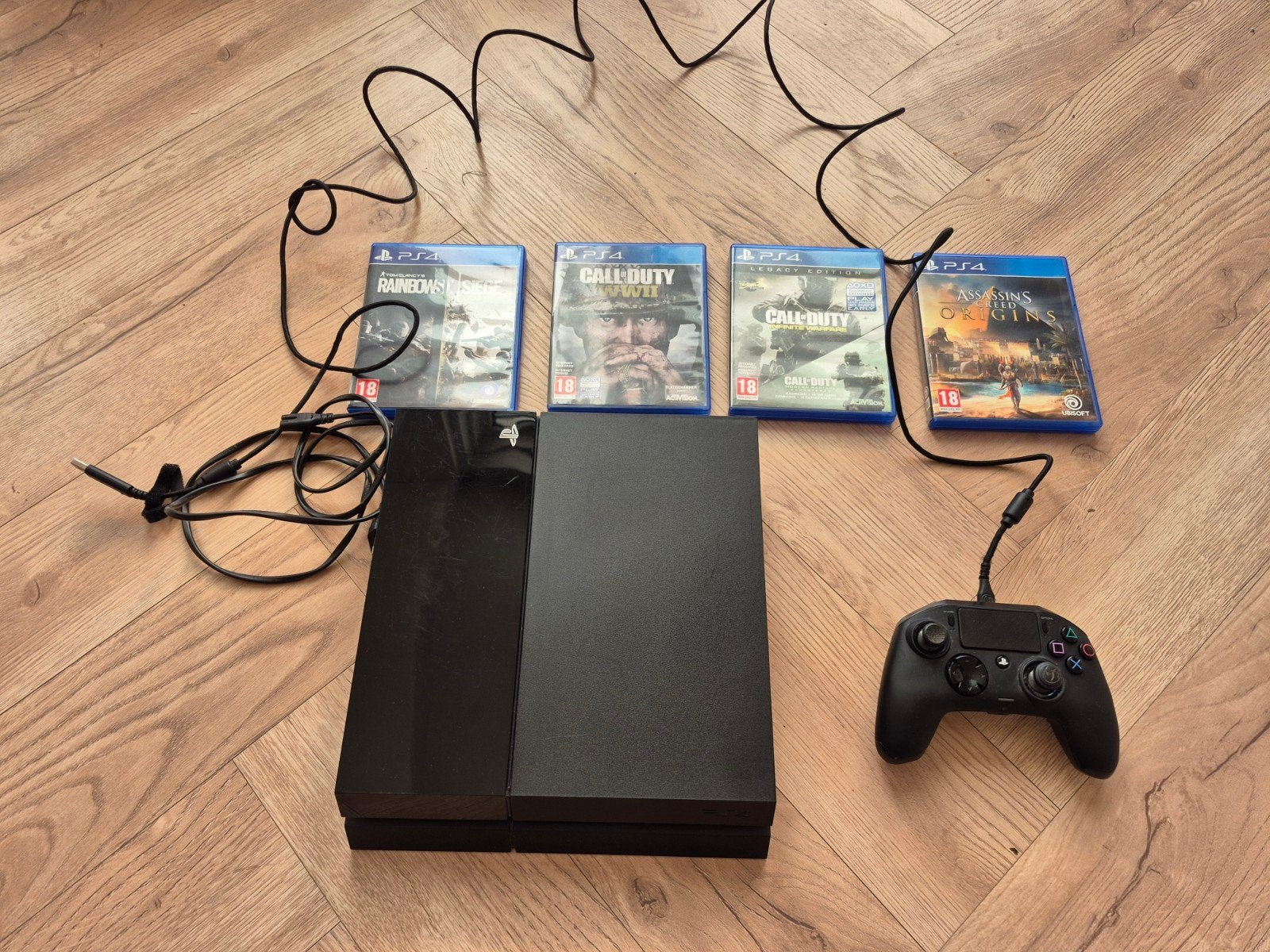 Playstation 4 + vier games en Nacon controller, Ophalen of Verzenden, Met 1 controller, Original, Gebruikt