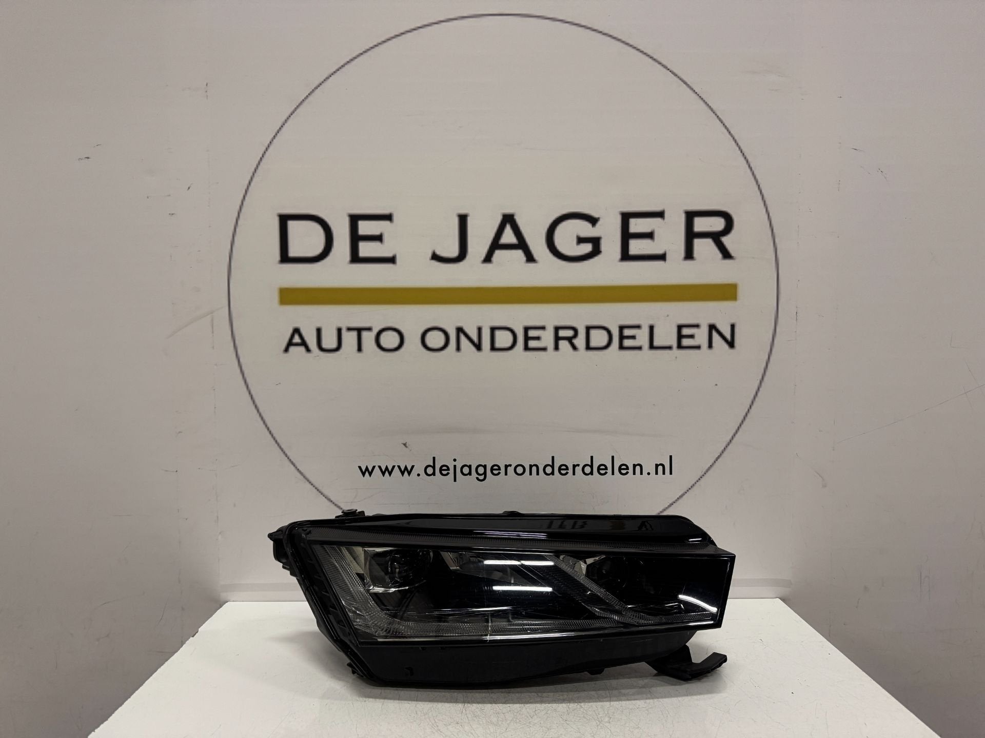 SKODA OCTAVIA IV 4 FULL LED KOPLAMP 5E4941016B ORIGINEEL, Skoda, Skoda Auto a.s., Gebruikt, Infoline@skoda-auto.cz