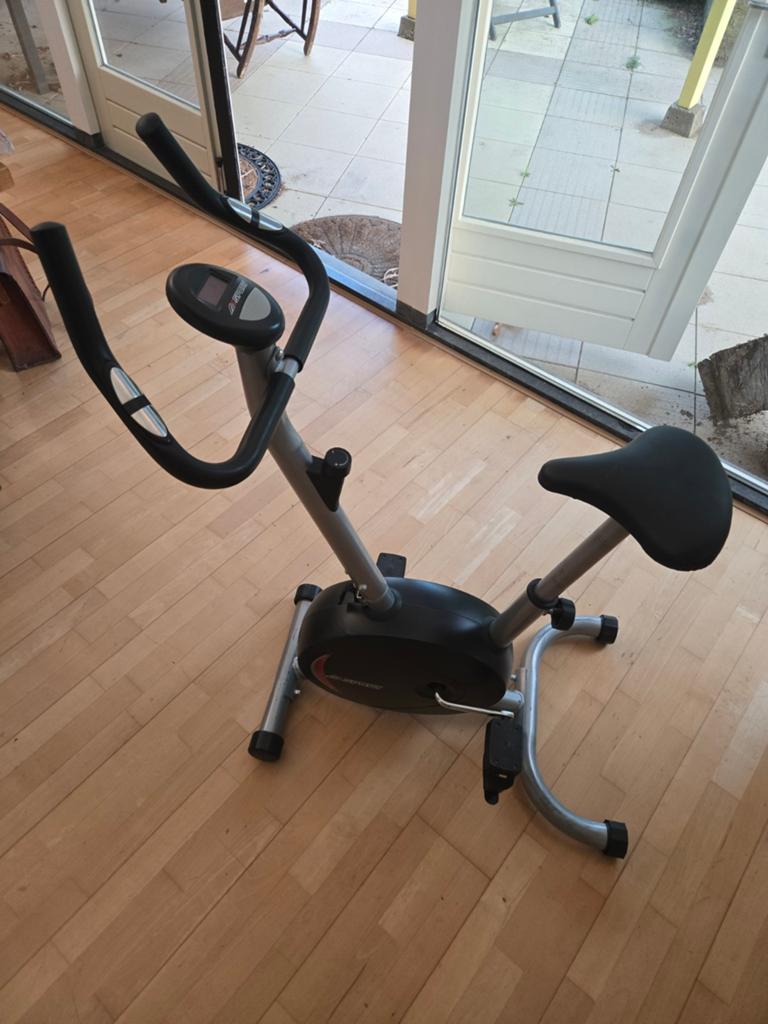 Hometrainer AK Sport - Ideaal voor thuisworkouts, Ophalen, Gebruikt, Metaal, Benen