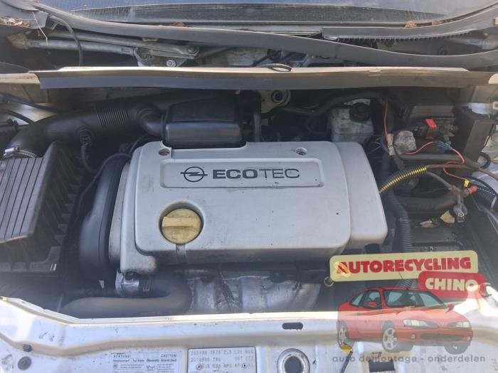 Motor van een Opel Zafira, Ophalen, Gebruikt, -, -