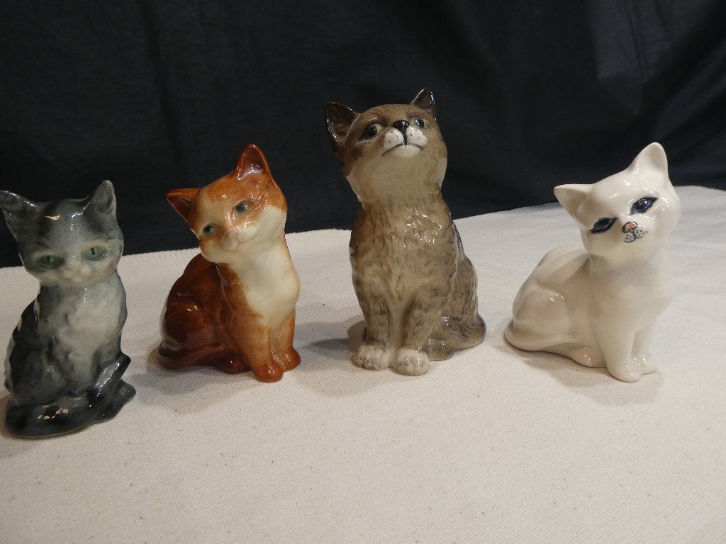 Beswick Engeland /Au Bon Gout poezen beeldjes, Ophalen of Verzenden, Gebruikt, Hond of Kat, Beeldje of Figuurtje