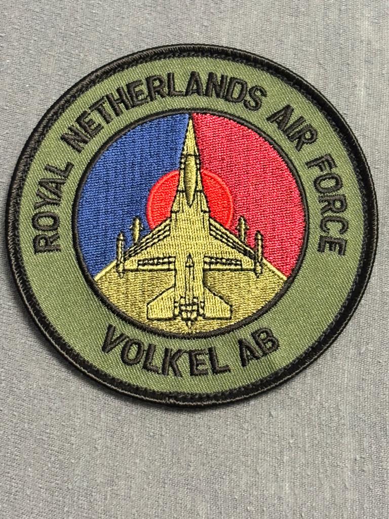 Embleem volkel AB F-16 fighting falcon RNLAF, Verzamelen, Verzenden, Luchtmacht, Nederland, Embleem of Badge