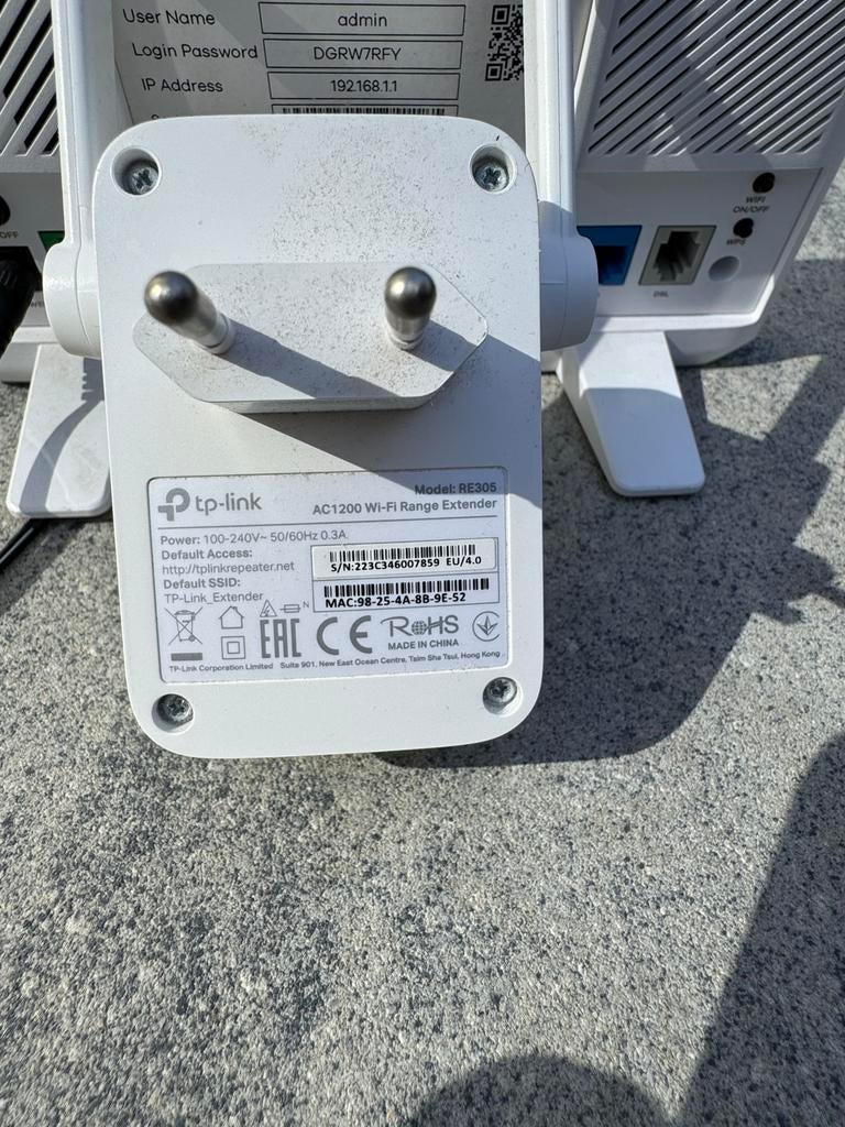 Zyxel VMG8825-T50 Router & TP-Link RE305 Wifi Extender, Ophalen, Zo goed als nieuw, Router met modem