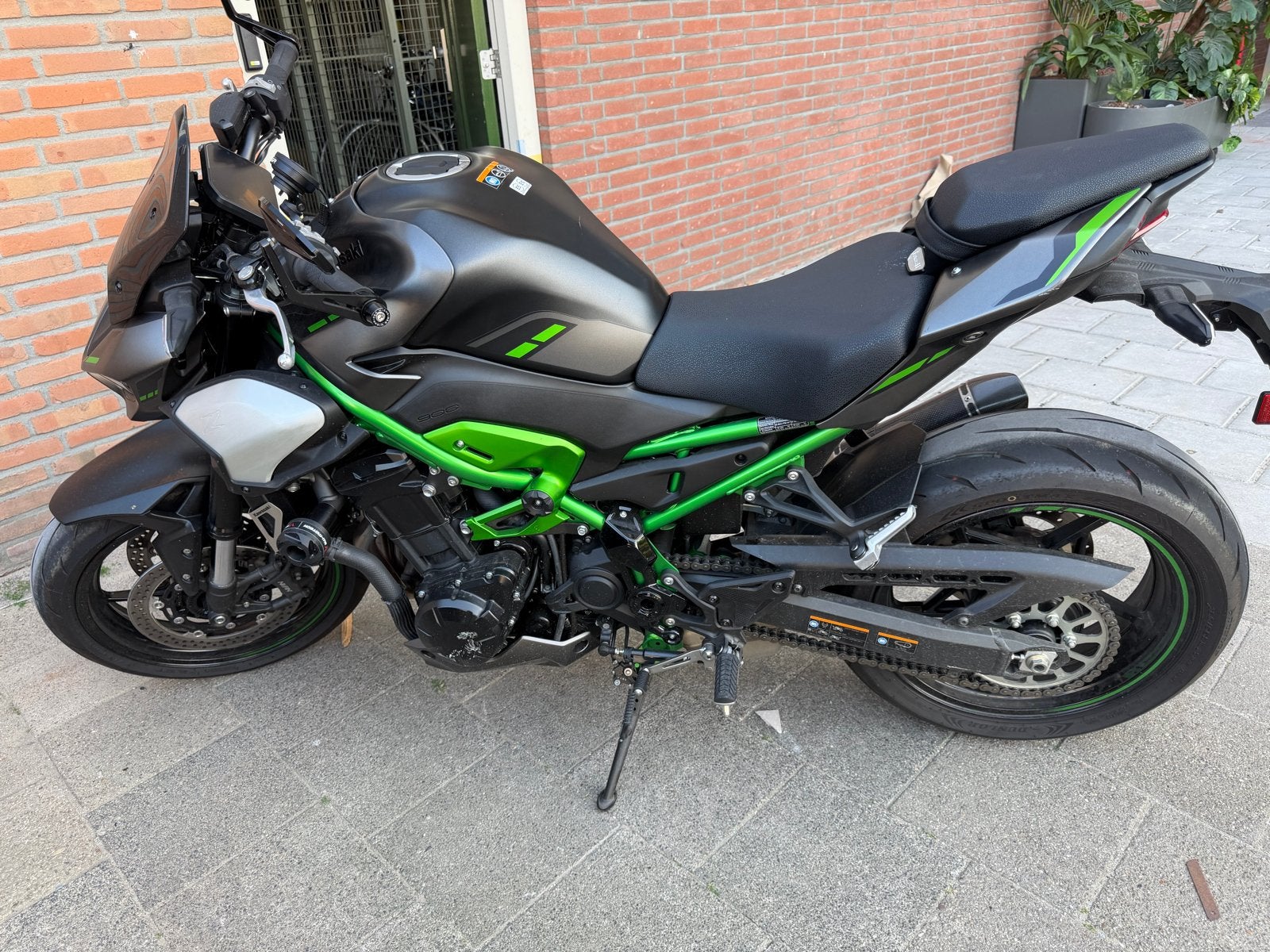 Kawasaki Z900 - Sportieve Naked Bike met Akrapovic uitlaat, Motoren, Sportuitlaat, 4 cilinders, Motorrijbewijs A, Gebruikt