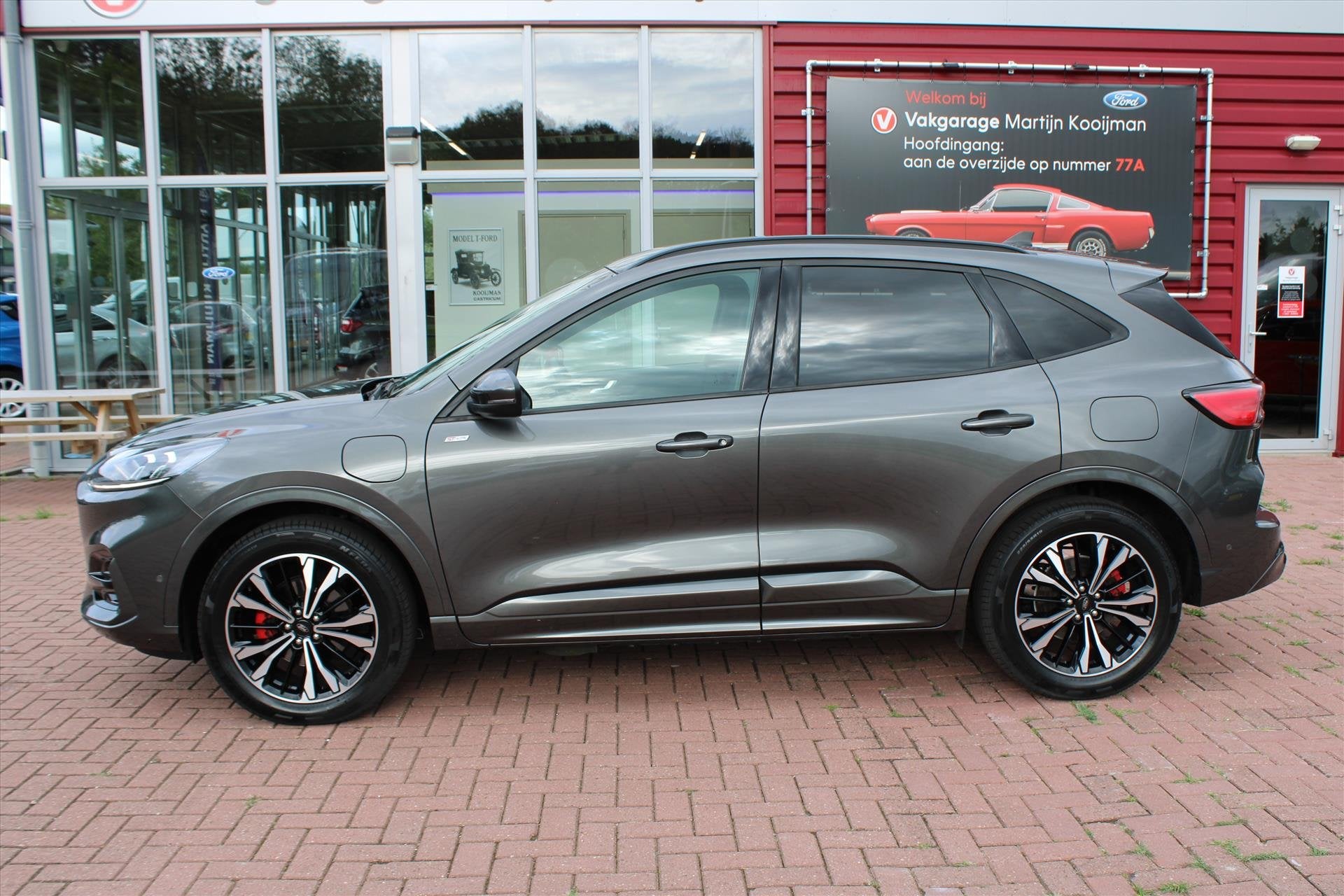 FORD Kuga 2.5 PHEV e-CVT Automaat 225pk ST-Line X, Trekhaak,, Automaat, 12 maanden, Gebruikt, 4 cilinders