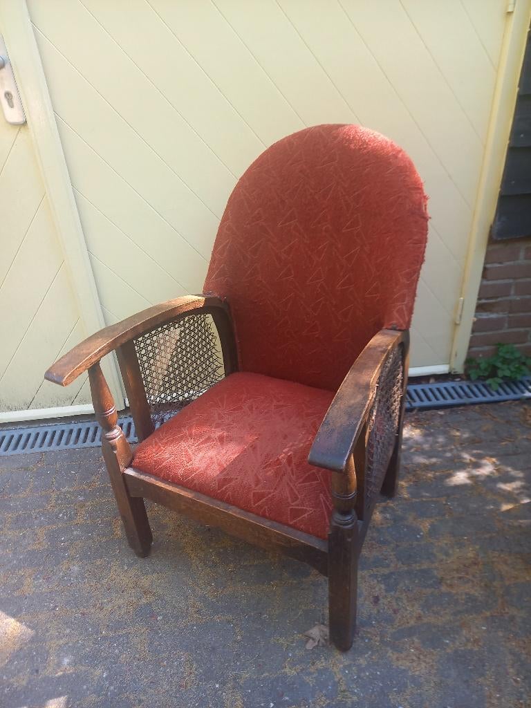 'oude oma' stoel, Huis en Inrichting, Stoelen, Ophalen, Gebruikt, Bruin, Eén