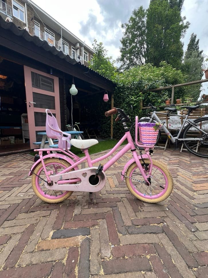 Diva kinderfiets 14 inch met zijwieltjes en mandje, Fietsen en Brommers, Fietsen | Kinderfietsjes, Zijwieltjes, Gebruikt, Velgrem