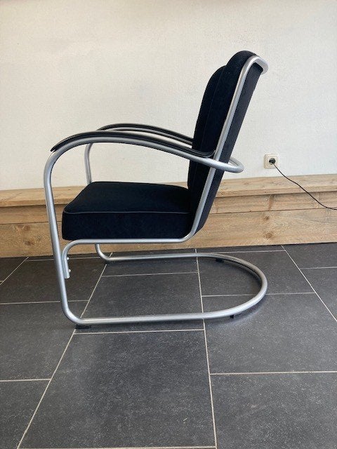 2 Gispen 412 fauteuils, zijdemat , nieuwe zwarte ribstof, Design, 75 tot 100 cm, Zo goed als nieuw, Stof