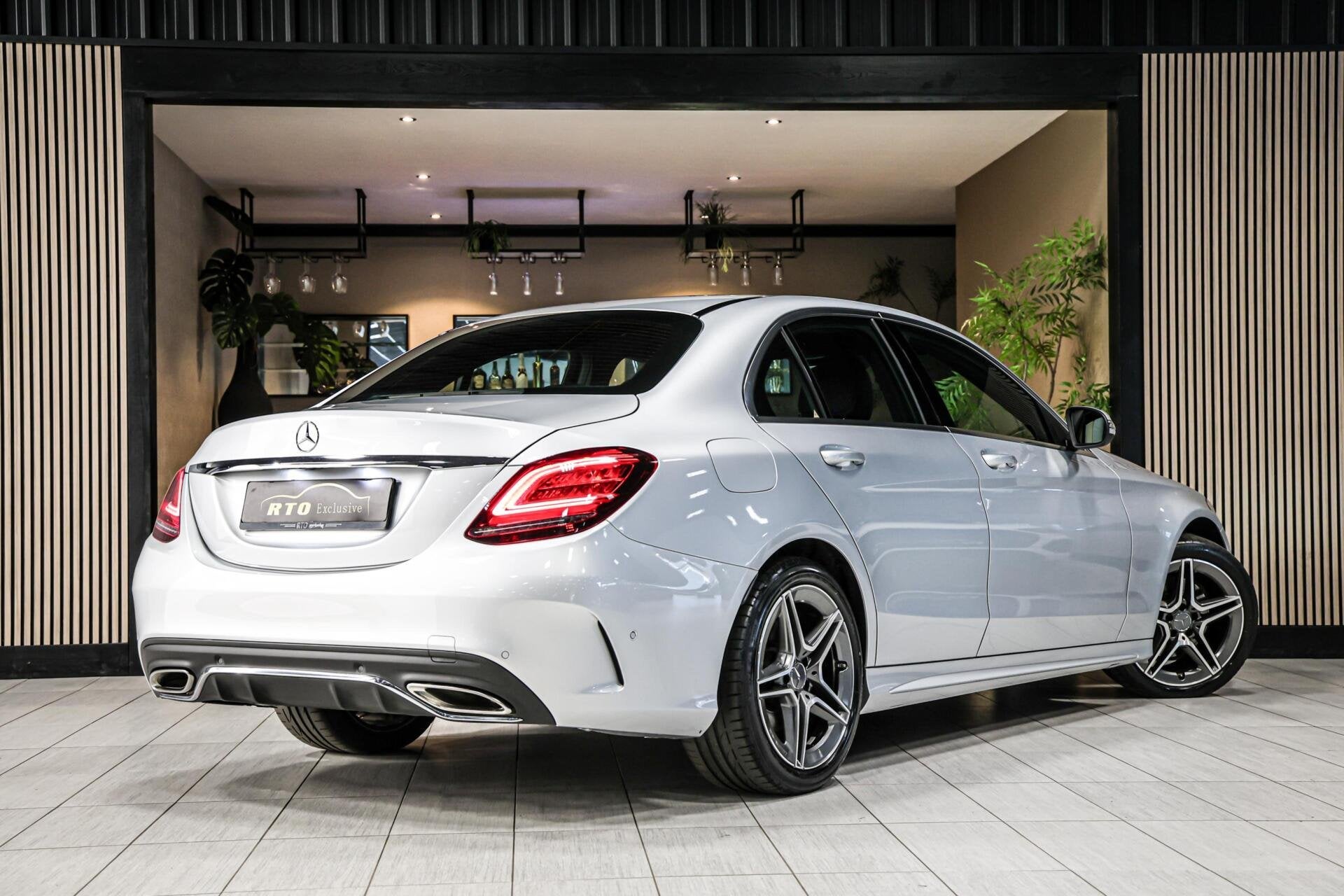 Mercedes C-klasse 180 Business Solution AMG Plus Upgrade Edi, Auto's, Sedan, Autotrust, 16 km/l, Leder en Alcantara
