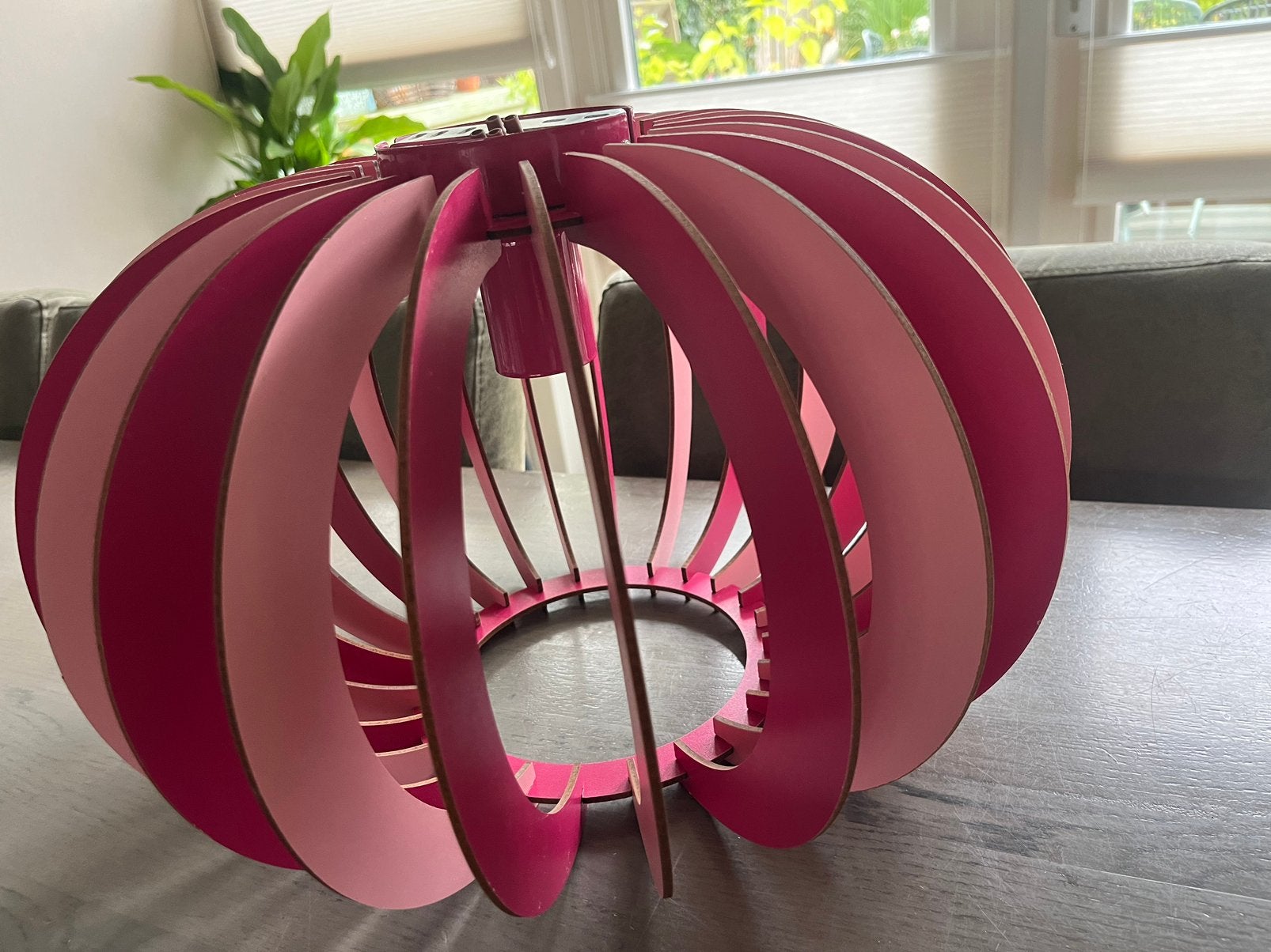 Foto 2 van Hanglamp rond lichtroze en donker roze