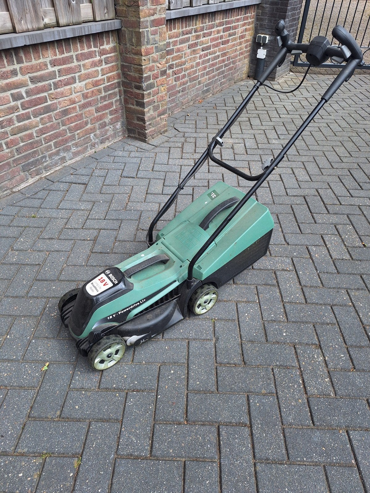 Bosch Accu Grasmaaier 18V 4,0 Ah met Opvangbak 31L, Ophalen, Cirkelmaaier, Accu-grasmaaier, Zo goed als nieuw
