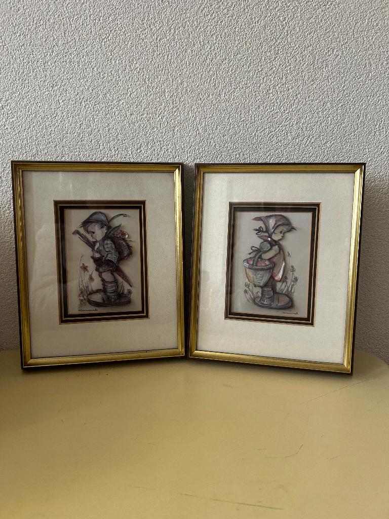 2 vintage M.I. Hummel 3D wandplaquettes, Minder dan 50 cm, Gebruikt, Ophalen of Verzenden, Schilderij