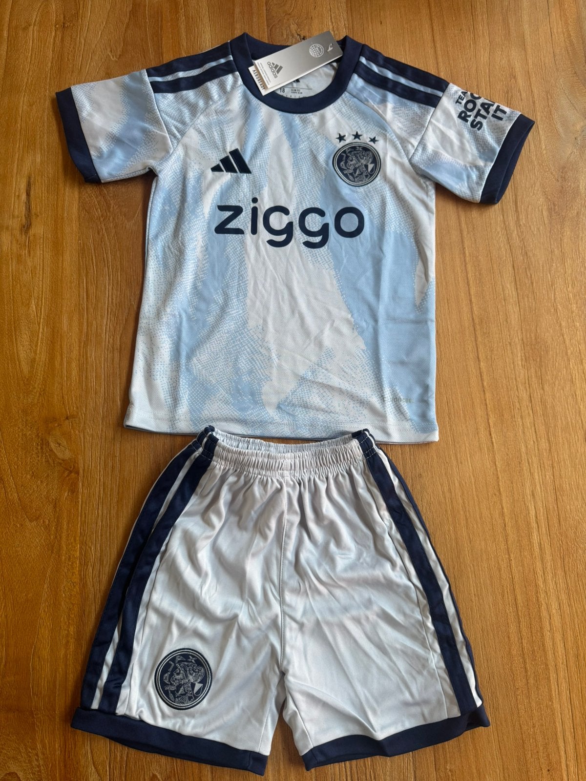 Ajax 3e tenue 2026/2027, Sport en Fitness, Maat XS of kleiner, Ophalen of Verzenden, Nieuw, Trainingspak
