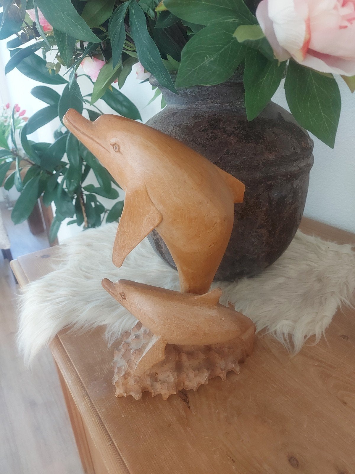 Houten dolfijnen beeld met kleine beschadiging, Ophalen of Verzenden, Handgemaakt, 20 - 50 cm, Zeeleven