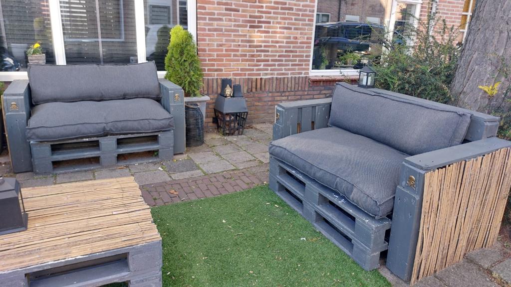 2 grijze kussensets voor palletbanken, Huis en Inrichting, Woonaccessoires | Kussens, Ophalen of Verzenden, Gebruikt, Grijs, Vierkant