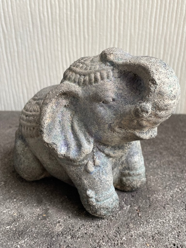 Ganesh olifant, lavasteen beeld uit Bali, Antiek en Kunst, Ophalen of Verzenden, Natuurlijk materiaal, Beeld, Abstract