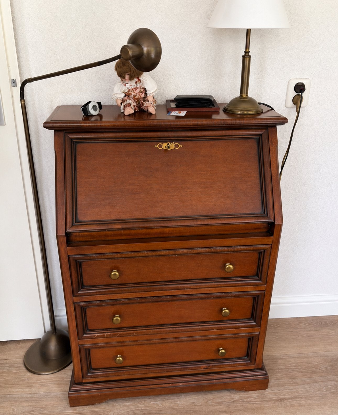 mooie secretaire kast / klepkast, Ophalen, Zo goed als nieuw