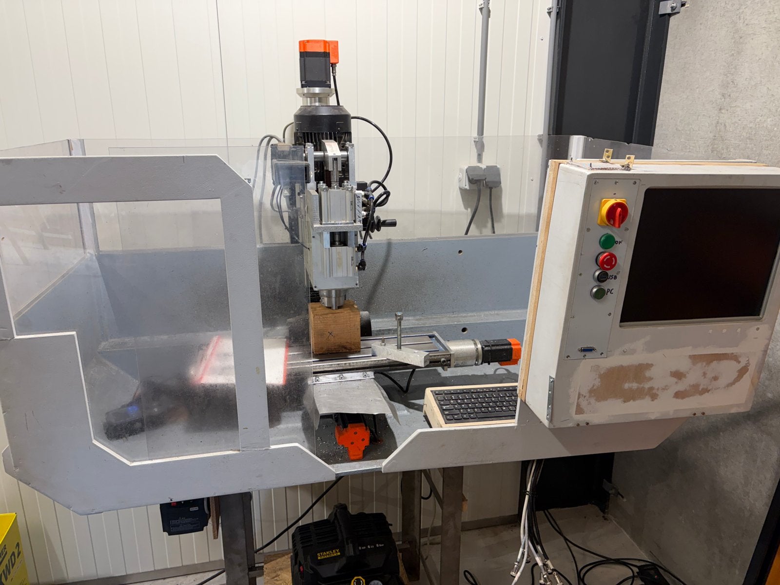 HBM25 CNC Freesmachine, Ophalen