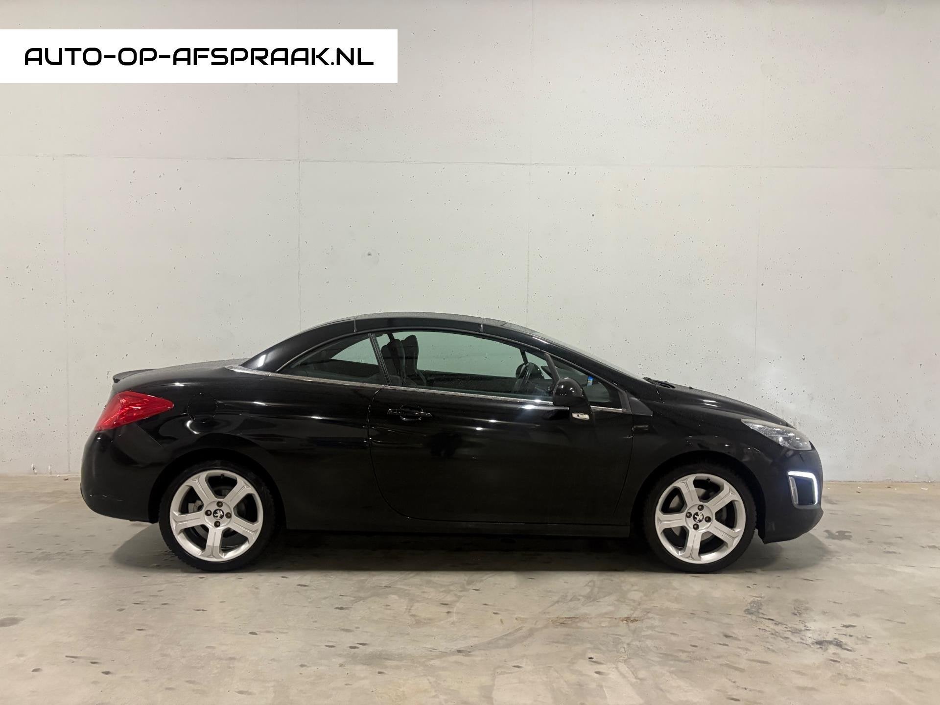 Peugeot 308 CC 1.6 Nieuwe Ketting Roland Garros Leer, Auto's, Voorwielaandrijving, Euro 5, 1490 kg, Gebruikt