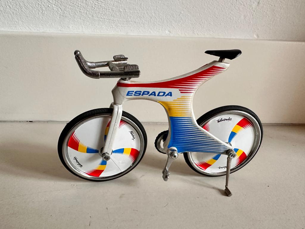 Schaalmodel van een racefiets 1:10, Ophalen of Verzenden, Auto