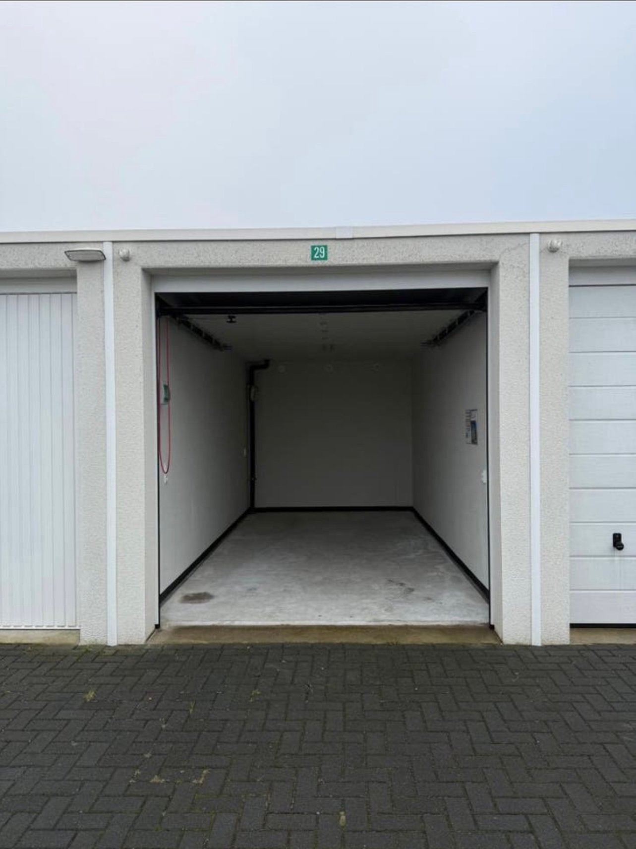 Te koop verhuurde garagebox (18m2) te Emmen!, Ophalen, Zo goed als nieuw