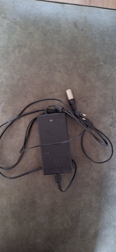 oplader voor Sparta ion, Sparta, Gebruikt, Ophalen of Verzenden, 50 km per accu of meer