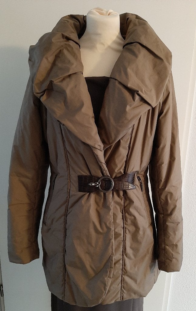Airfield taupe winterjas maat 40, Kleding | Dames, Jassen | Winter, Bruin, Zo goed als nieuw, Airfield, Ophalen