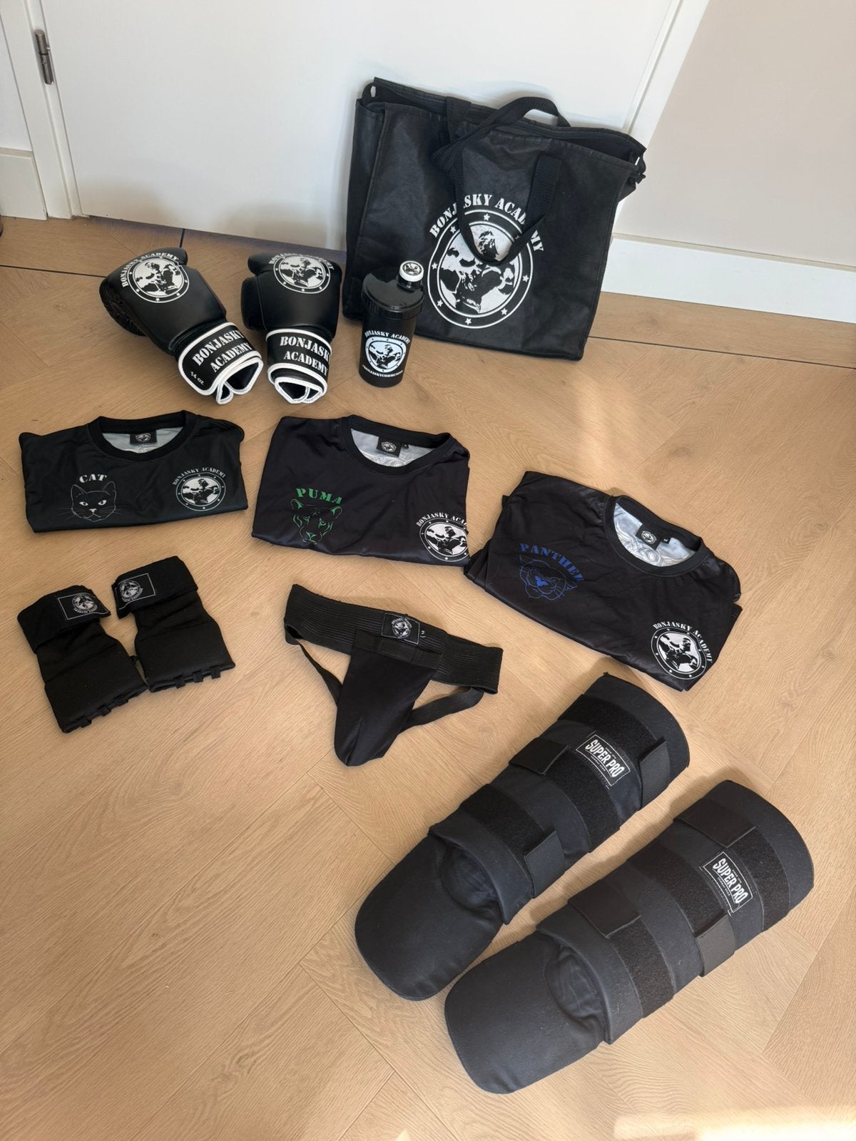 Complete set bokskleding / bonjasky academy, Ophalen of Verzenden, Zo goed als nieuw, Bokshandschoenen