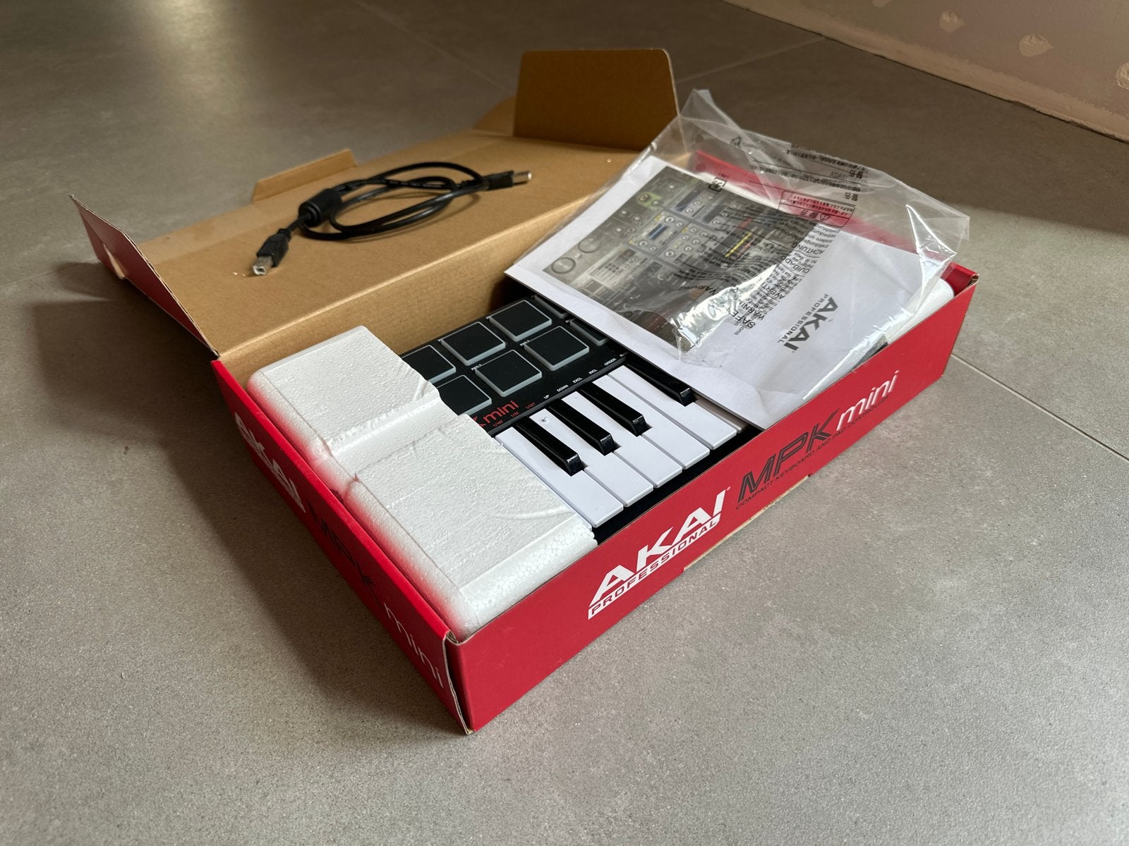 AKAI MPK Mini MIDI Keyboard Controller - Zo goed als nieuw, Overige merken, Zo goed als nieuw, Aanslaggevoelig, Overige aantallen