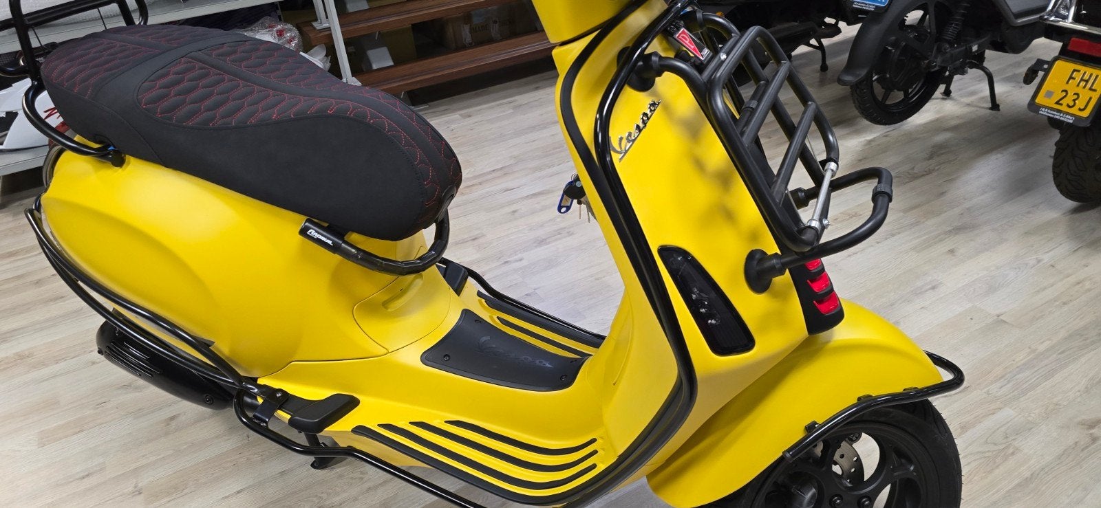 Peugeot sym piaggio Vespa Actie dagen in de showroom, Fietsen en Brommers, Scooters | Overige merken, Ophalen of Verzenden, Nieuw