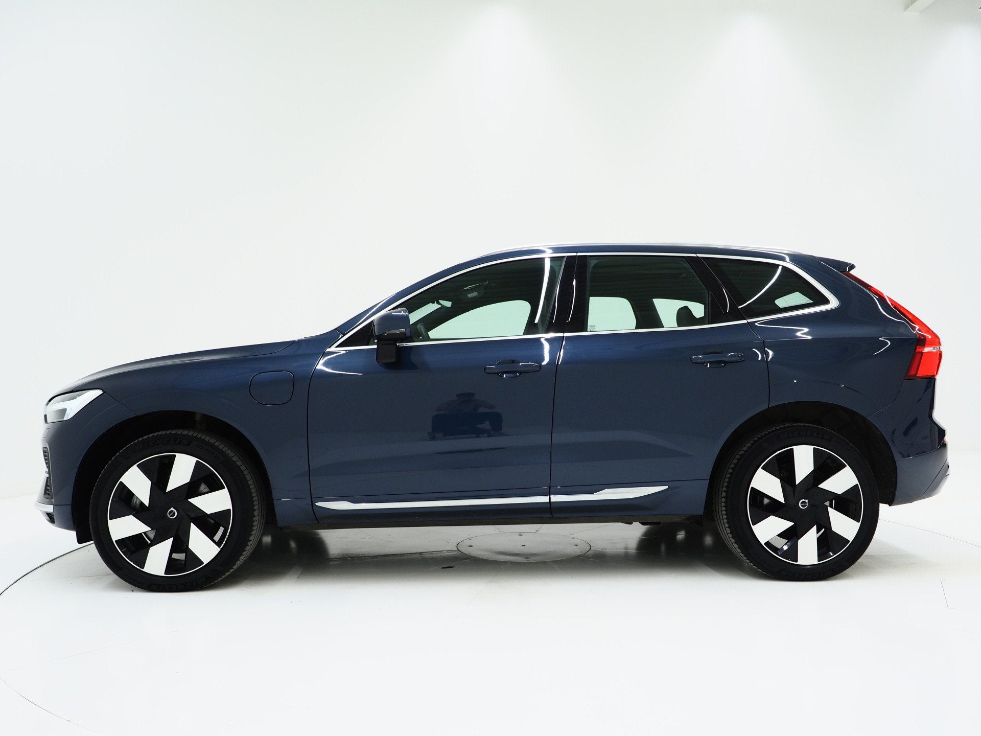 Volvo XC60 2.0 T6 Plug-in hybrid AWD Ultimate Long Range | P, Auto's, Automaat, Stof, 2063 kg, 4 cilinders