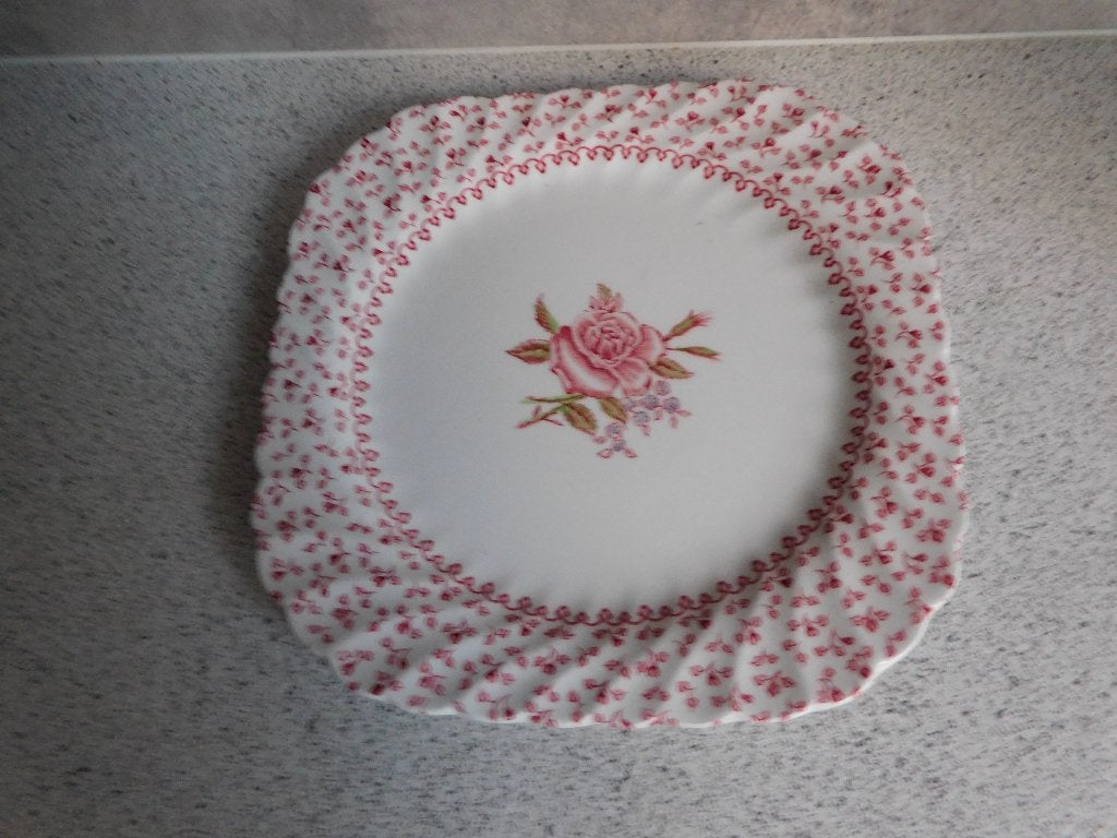 Bord 19,5 cm. Rose Bouquet Johnson Brothers, Keramiek, Ophalen of Verzenden, Zo goed als nieuw, Bord(en)