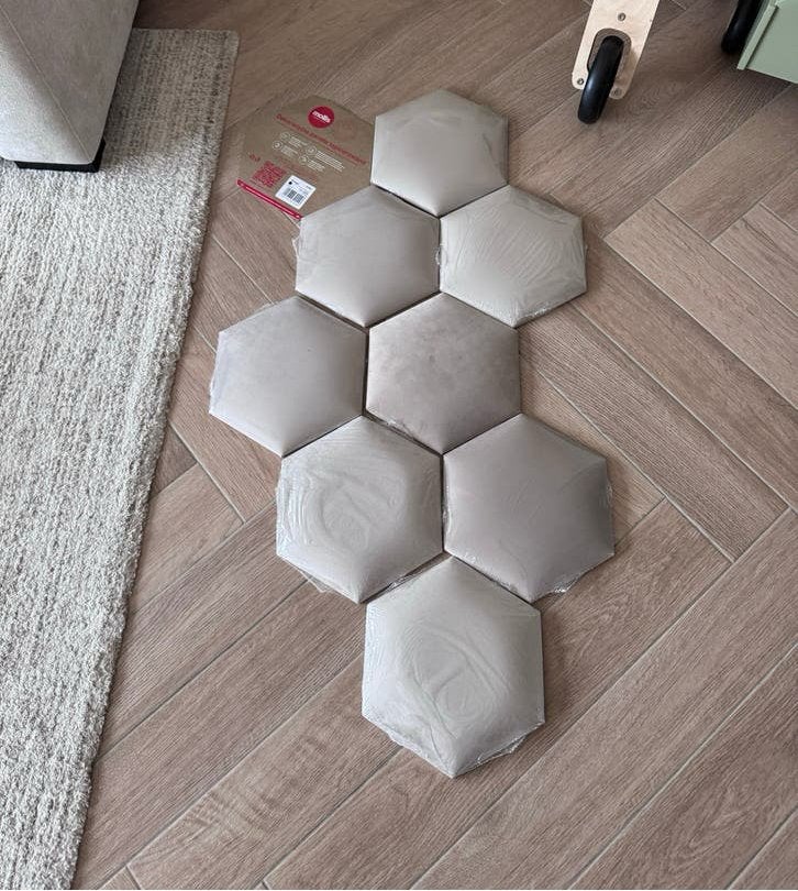 Foto 2 van Mollis Hexagon Velvet Wandpanelen - Chique & Akoestiek