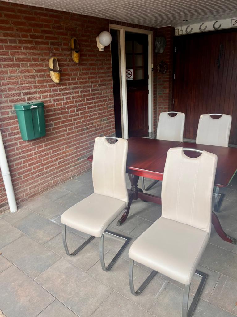 Eettafel met 4 stoelen gratis af te halen in BEMMEL, Gebruikt, 100 tot 150 cm, Vier personen, Rechthoekig