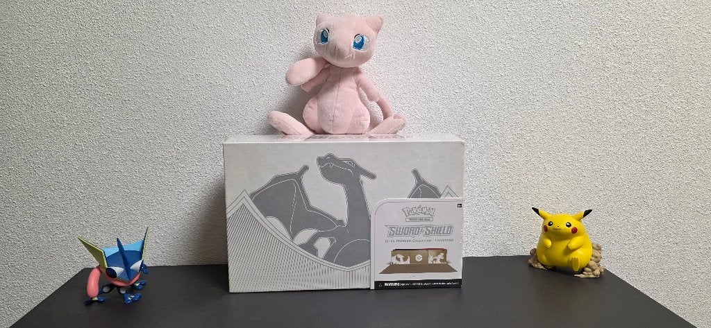 Charizard Ultra Premium Collection, Ophalen of Verzenden, Nieuw, Overige typen, Foil