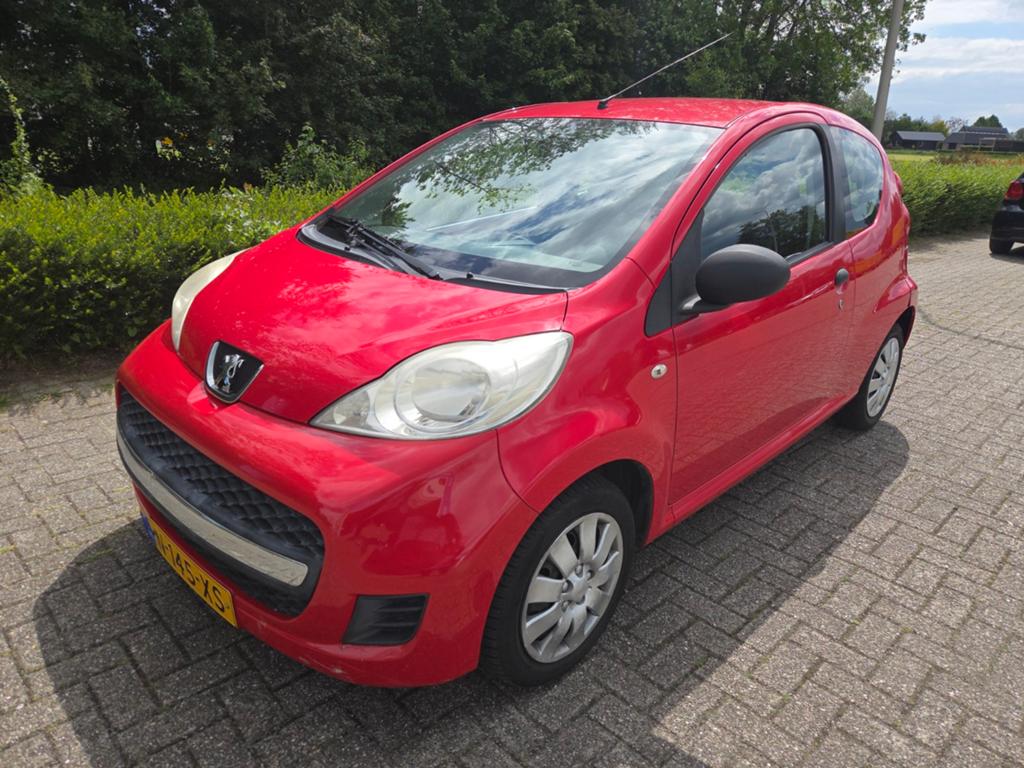 Peugeot 107 1.0 12V 3DR 2009 apk 2027  Rood, Auto's, Stof, Zwart, 4 stoelen, 68 pk