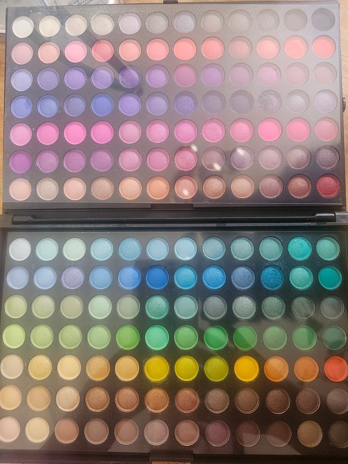 Groot Oogschaduw Palet - 252 Kleuren, Ophalen of Verzenden, Zo goed als nieuw, Make-up, Overige kleuren