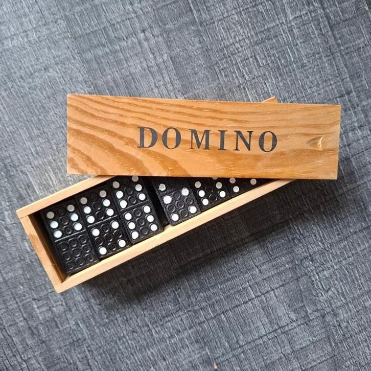 Compleet dominospel in houten kistje, Een of twee spelers, Ophalen of Verzenden, Gebruikt, Onbekend