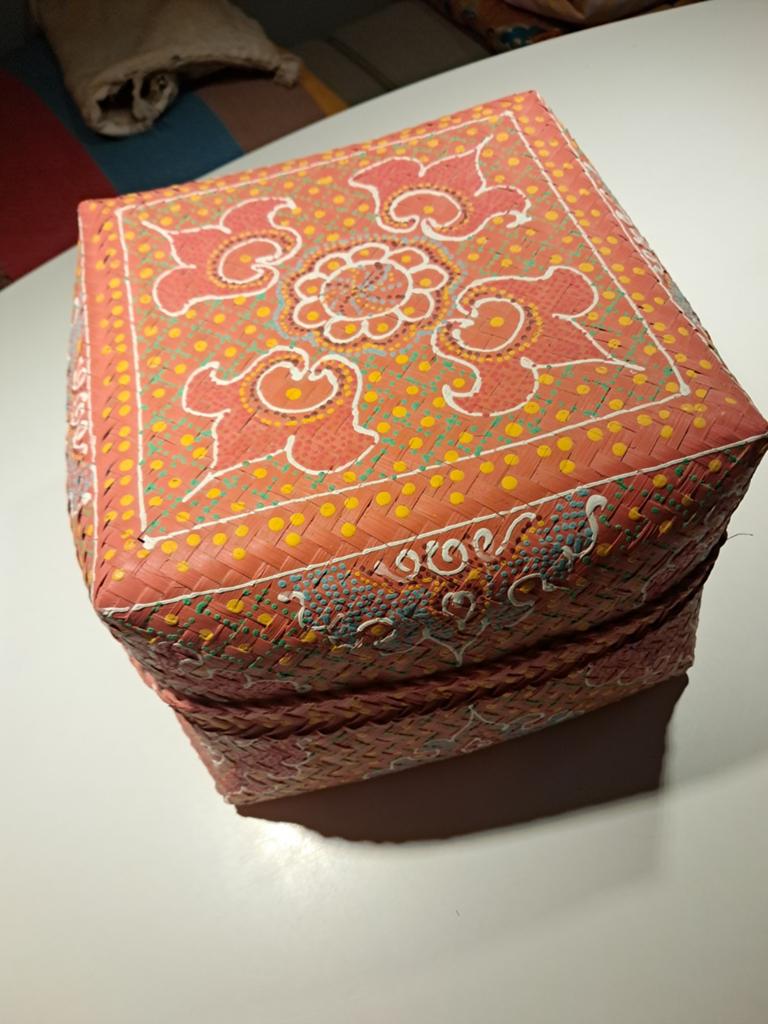 Mooie beschilderde Indiase mand doos - 18x22 cm, Ophalen of Verzenden