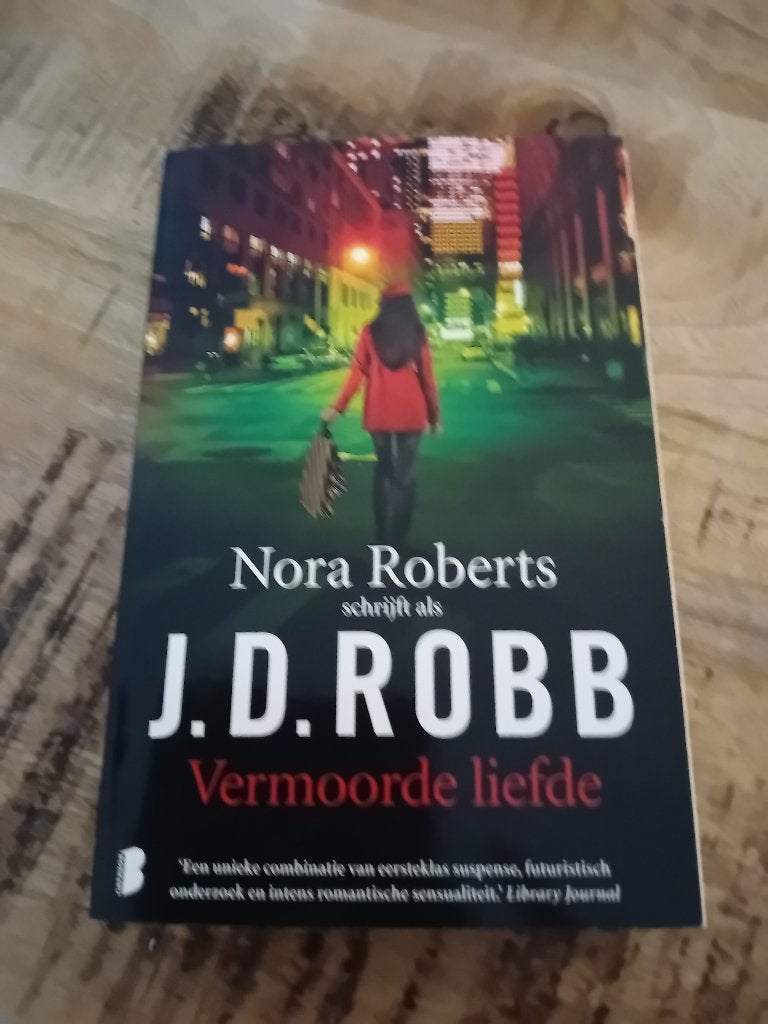 J.D. Robb - Vermoorde liefde, Boeken, Ophalen of Verzenden, Zo goed als nieuw
