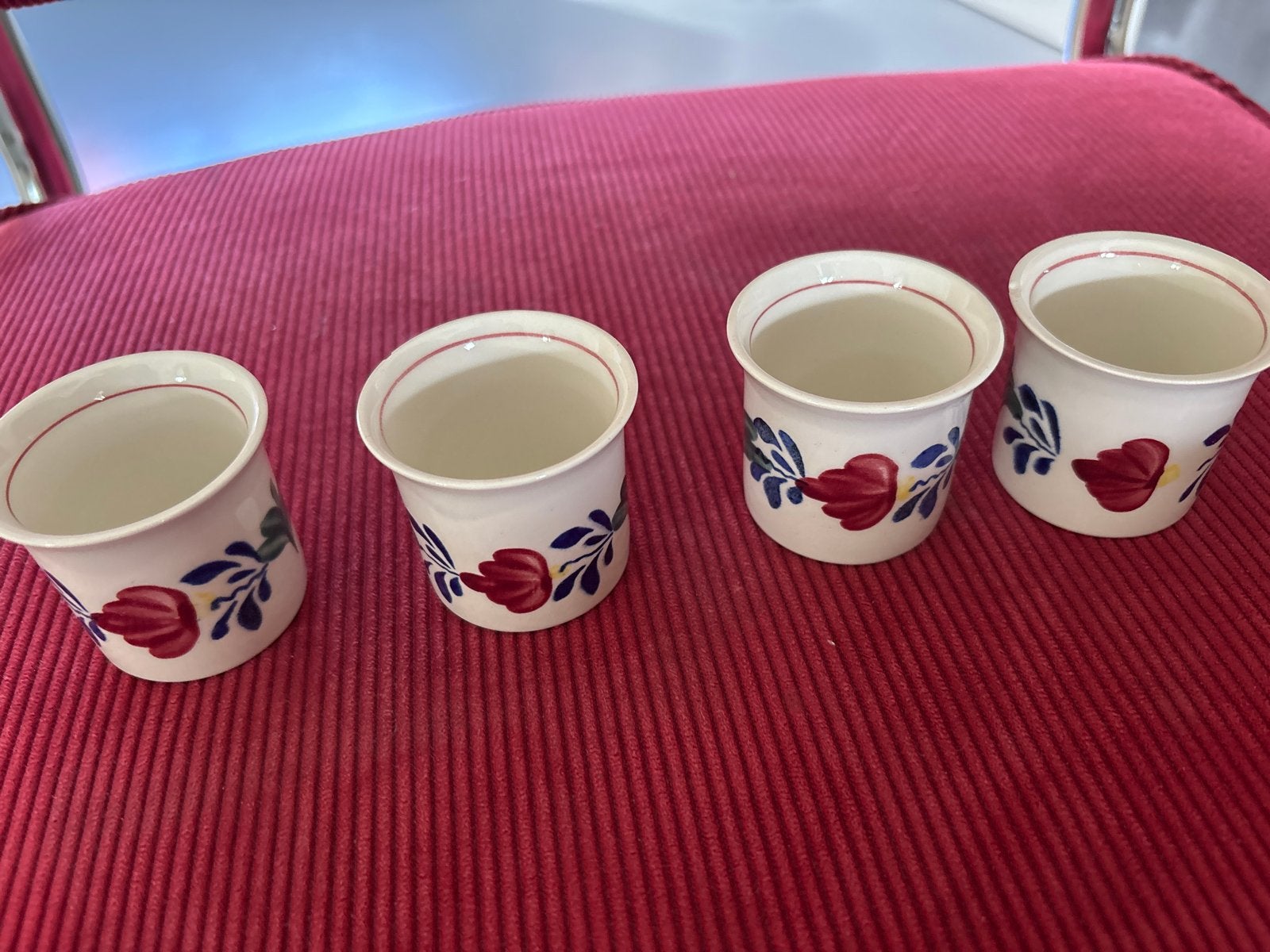 Set van 4 vintage Boch Frères eierdopjes met bloemmotief, Ophalen of Verzenden