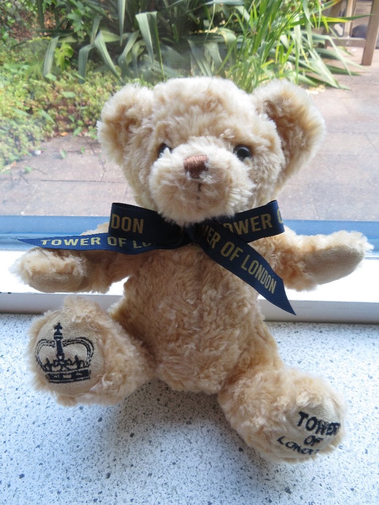 Historic Royal Places Beer Bear Tower of London souvenir, Verzamelen, Ophalen of Verzenden, Zo goed als nieuw, Stoffen beer, Overige merken