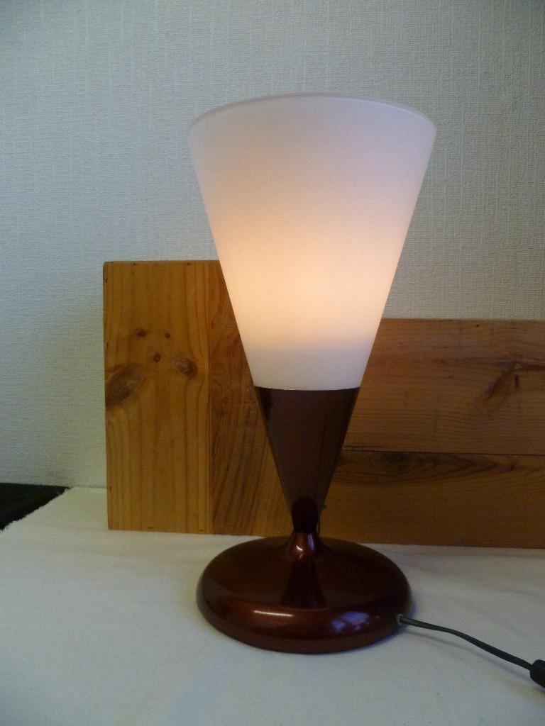 Vintage Dutch Design Lakro Amstelveen tafellamp, Gebruikt, Ophalen of Verzenden, Glas, Minder dan 50 cm