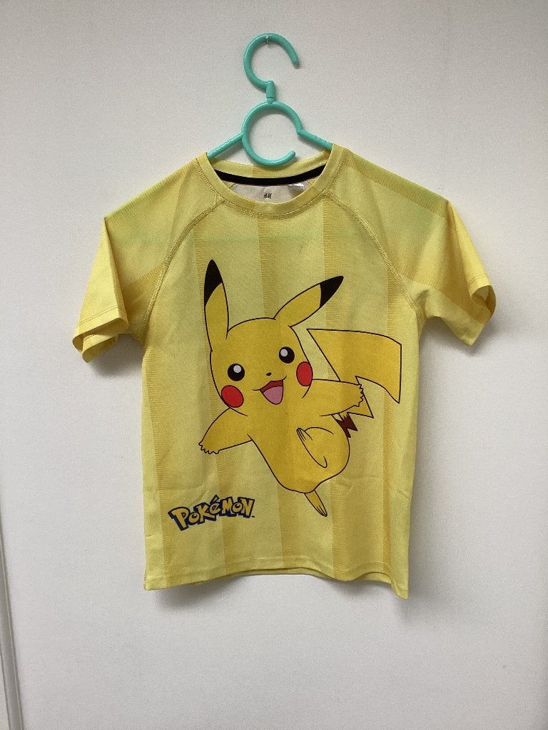 Set van 2 gele t-shirts Sonic en Pokémon 134/140, Ophalen of Verzenden, Gebruikt, Jongen of Meisje, Shirt of Longsleeve