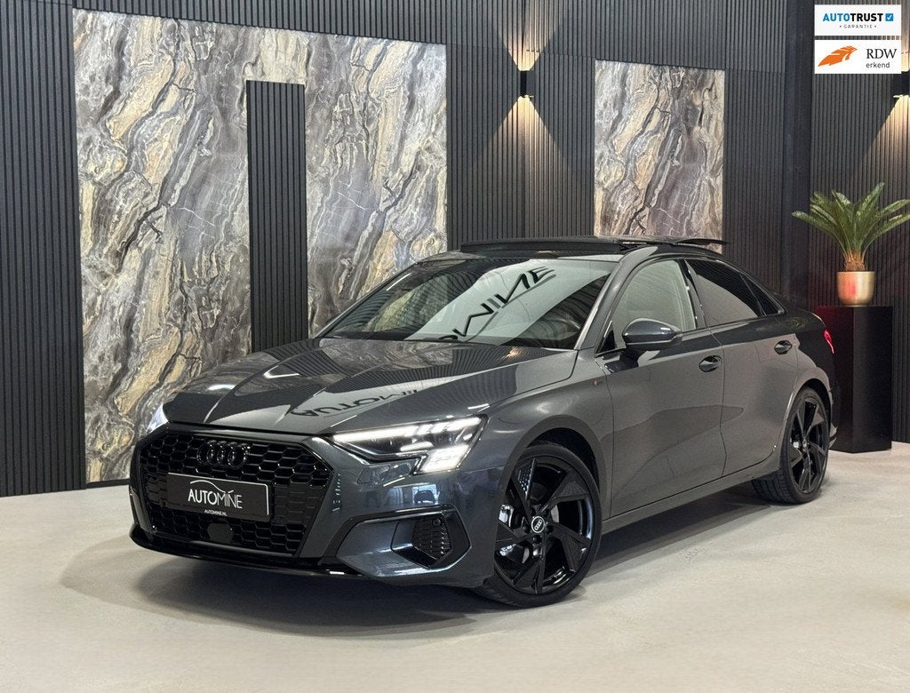 Audi A3 Limousine 35 TFSI S-line Black Optic|PANO|SFEER|MEMO, 4 cilinders, 150 pk, Bedrijf, 690 kg